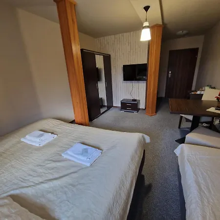 Nocleg ze śniadaniem Tajemniczy Ogród - Restauracja I Szczytna