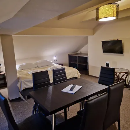 Tajemniczy Ogrod - B&B 슈차이트나