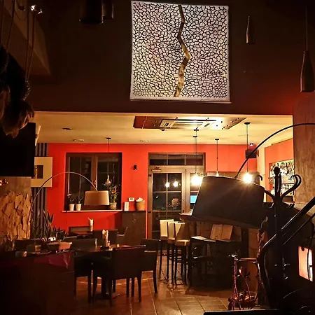 Nocleg ze śniadaniem Tajemniczy Ogród - Restauracja I Szczytna